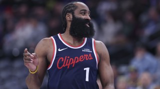 星空体育-名记：骑士希望哈登提升莫布里&amp;阿伦的表现 同时分担米切尔的担子