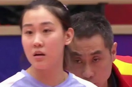 星空体育官网-娜塔丽亚体力不支，天津女排憾负！教练组应多给新人机会|娜塔莉亚|江苏|队员|女排联赛|上海女排_新浪新闻