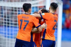 星空体育官方入口-海牛错失救命3分！2年不胜河南，兰克尔泽两失良机，李霄鹏气笑了