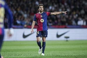 星空体育在线登录-世体：新赛季首轮西甲巴萨首发已确定10人，仅右后卫位置存疑