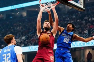 星空体育官网-首秀24+8+6记三分！“黑八”功臣&amp;amp;6400万先生，哈登超级帮手来了