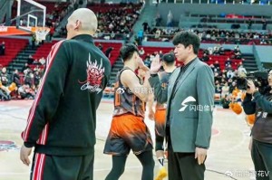 星空体育官网-山东出局！邱彪爆粗口“有的球员XX就不是职业球员”，矛头直指3人？|上海队|山东队|山东男篮|上海男篮|比赛_新浪体育_新浪新闻