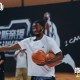 NBA状元变身“孩子王”，维金斯空降乌鲁木齐演绎快乐篮球