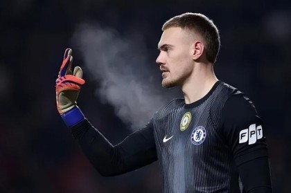 星空体育官方入口-不走运！蓝军二门欧冠半场伤退 新帅本欲重点培养他